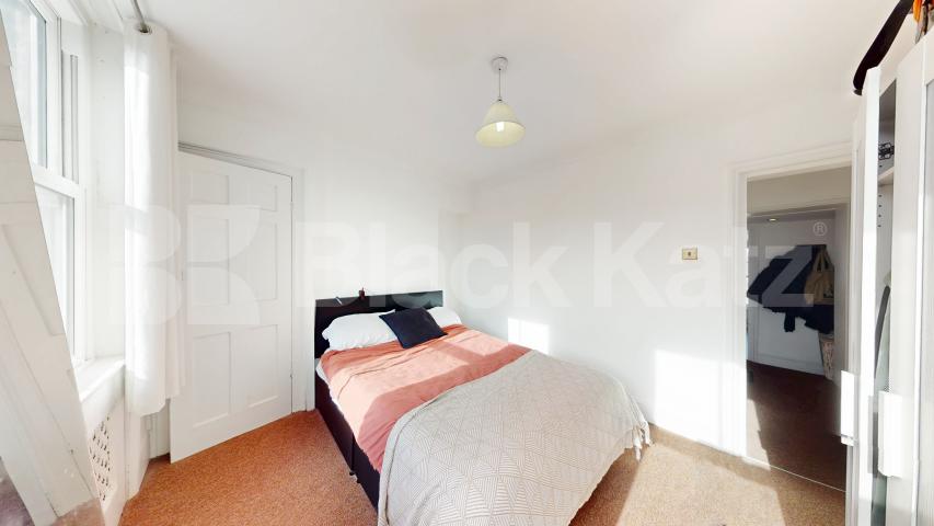 Located only a short walk to Angel station and the popular Upper Street Chapel Market, Angel